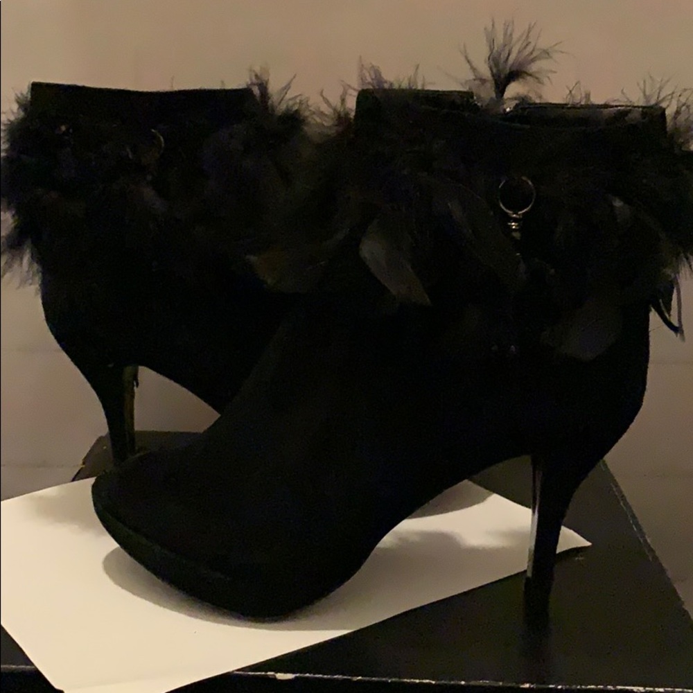 Ankle boots with feather trim and peekaboo toe